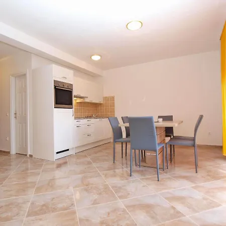 Antun 1237 Apartamento *