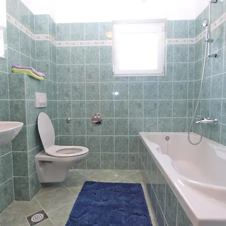 Antun 1237 Apartament *